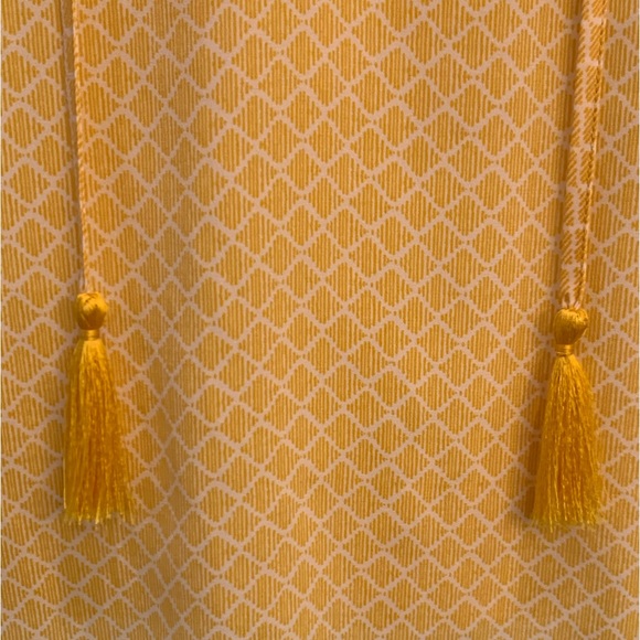 Banana Republic V-neck Tassel Tie Yellow White Blouse Size Medium - Picture 8 of 11